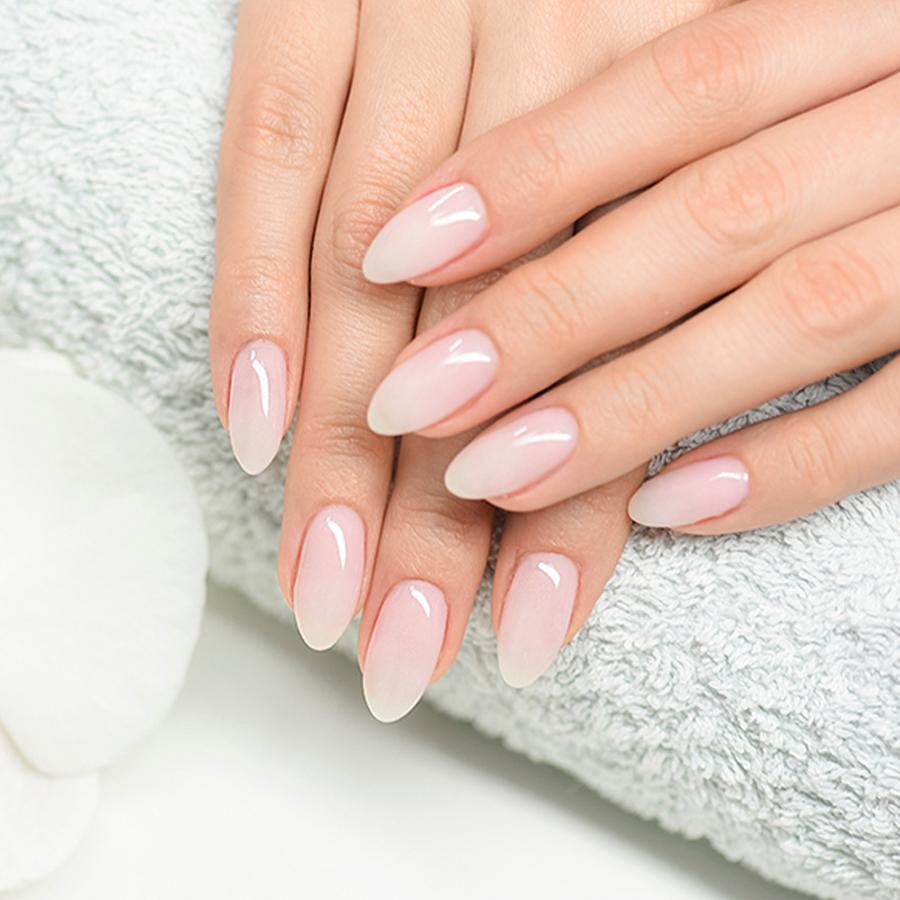 Préparer ses ongles pour un babyboomer éclatant