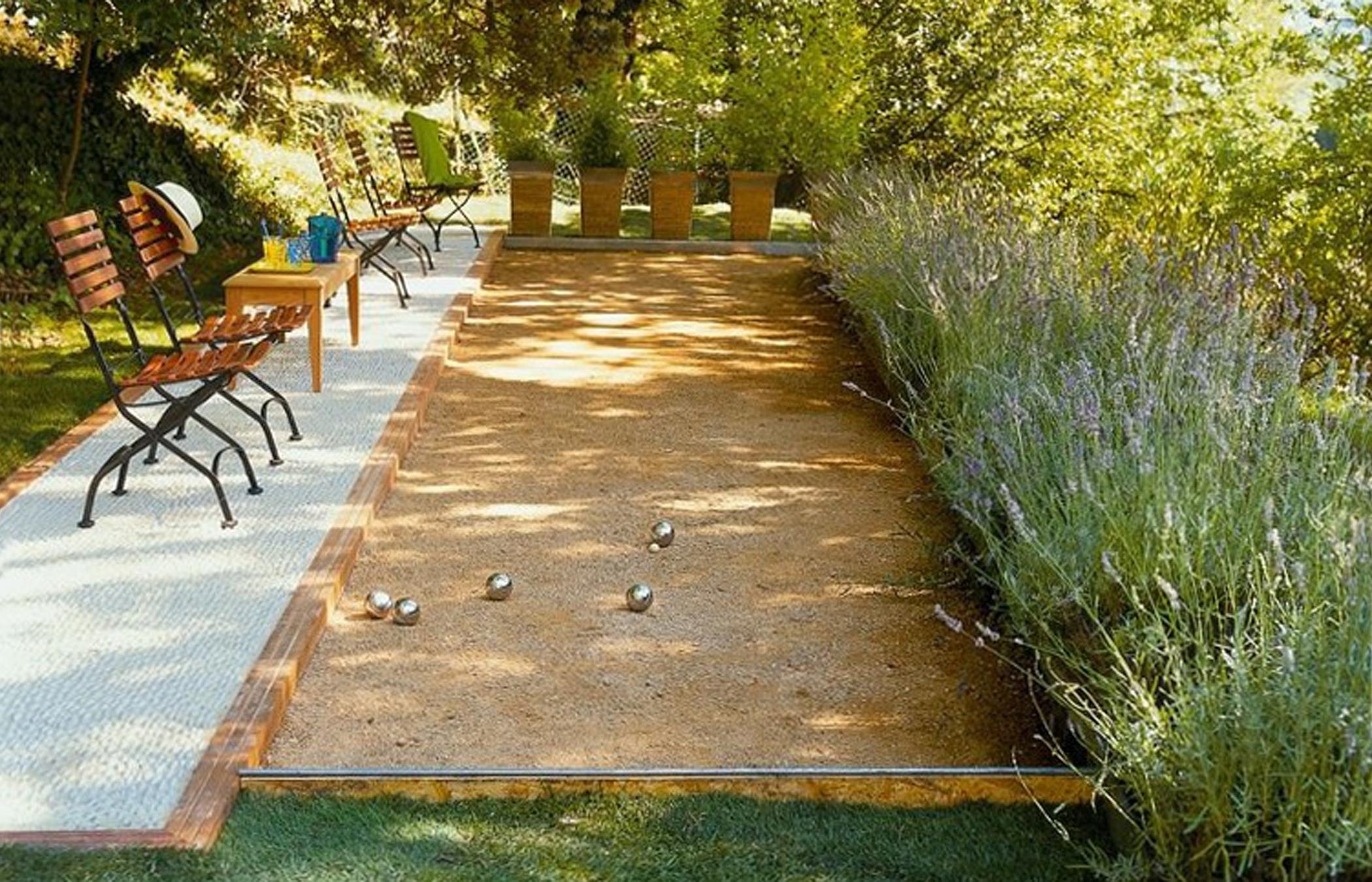 Entretenir son terrain de boule tout au long de lannée