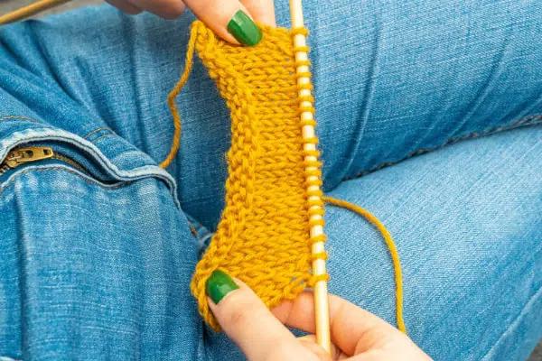 Comment faire une diminution au tricot - On Fait Comment