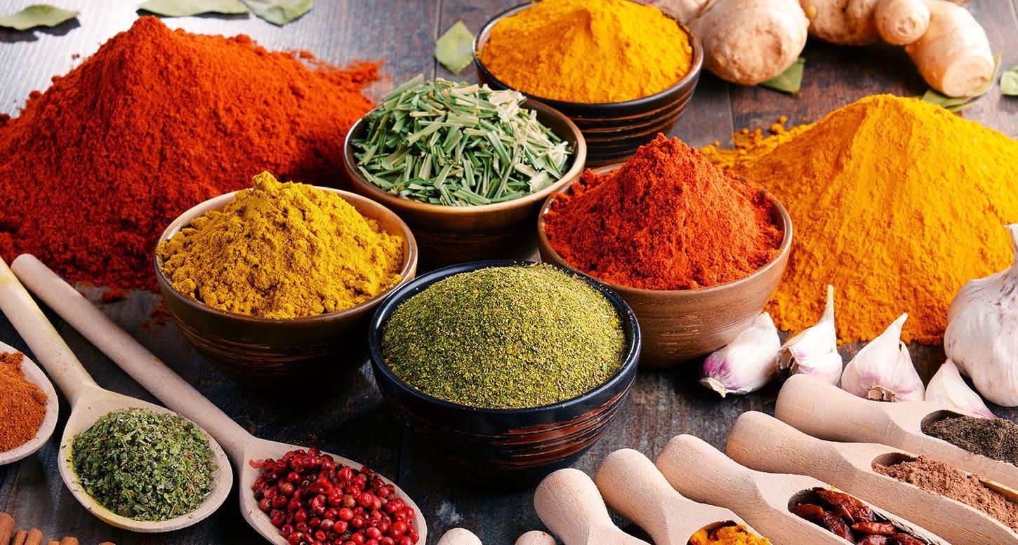 Une touche personnelle : épices et aromates pour rehausser les saveurs