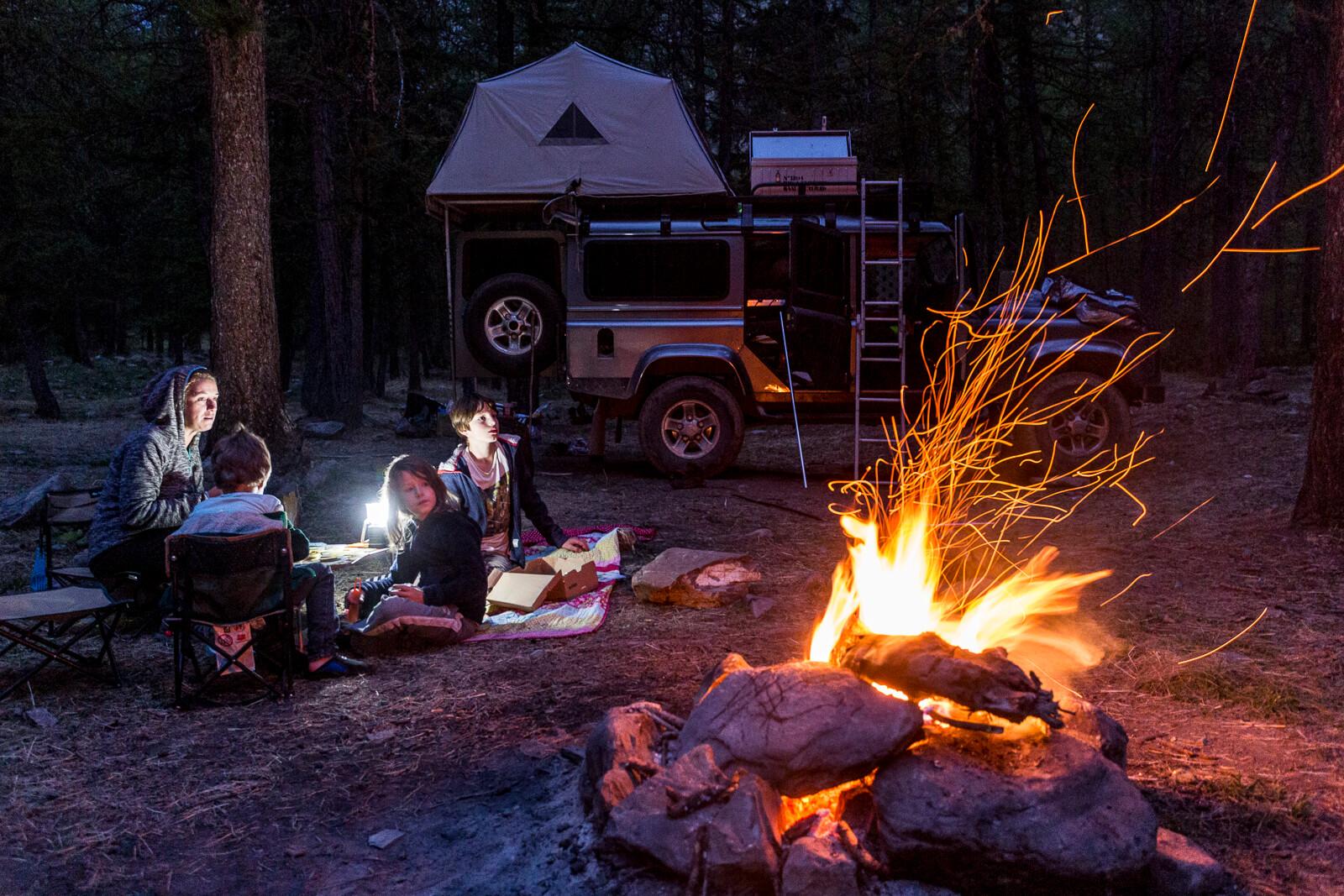 Choisir le bon emplacement pour un feu de camp parfait