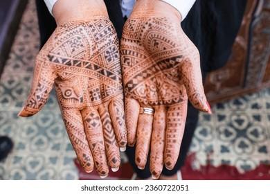 Comprendre le henné : Propriétés et nuances à connaître