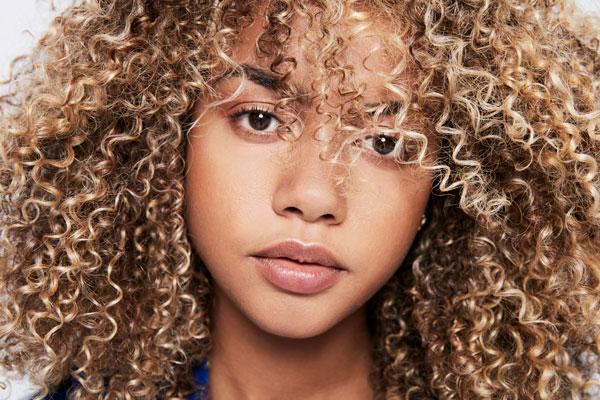 Comment vite faire pousser les cheveux - On Fait Comment