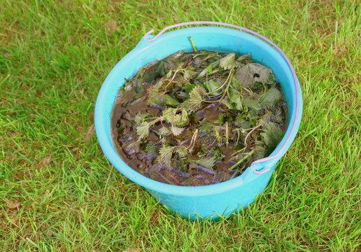 Conserver et appliquer le purin dorties sans voisins inquiets