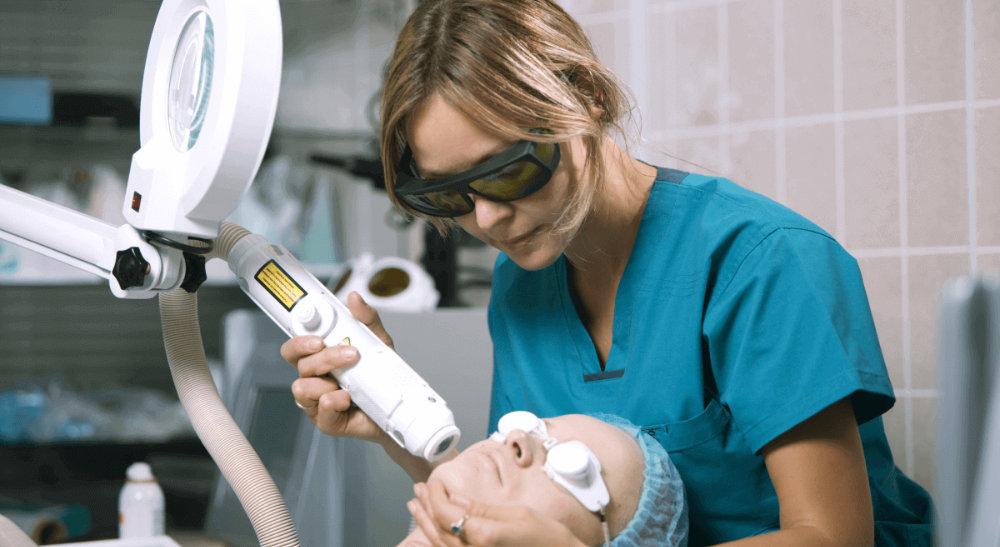 La magie des traitements dermatologiques : laser, peelings et plus encore