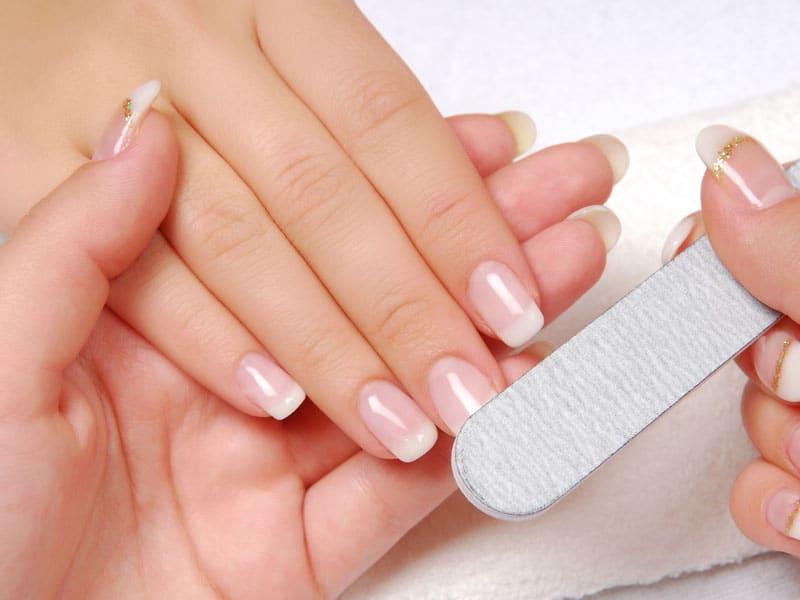 Comment faire des faux ongles - On Fait Comment