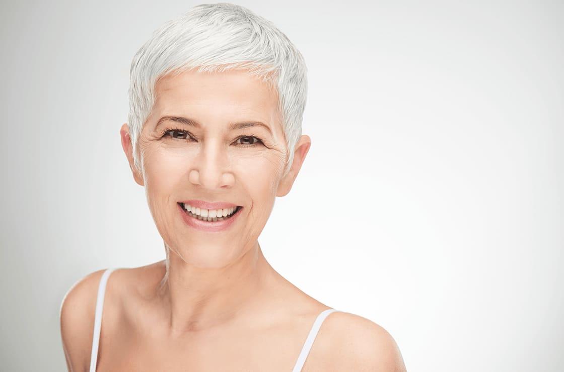 Comment faire disparaitre les cheveux blancs definitivement - On Fait