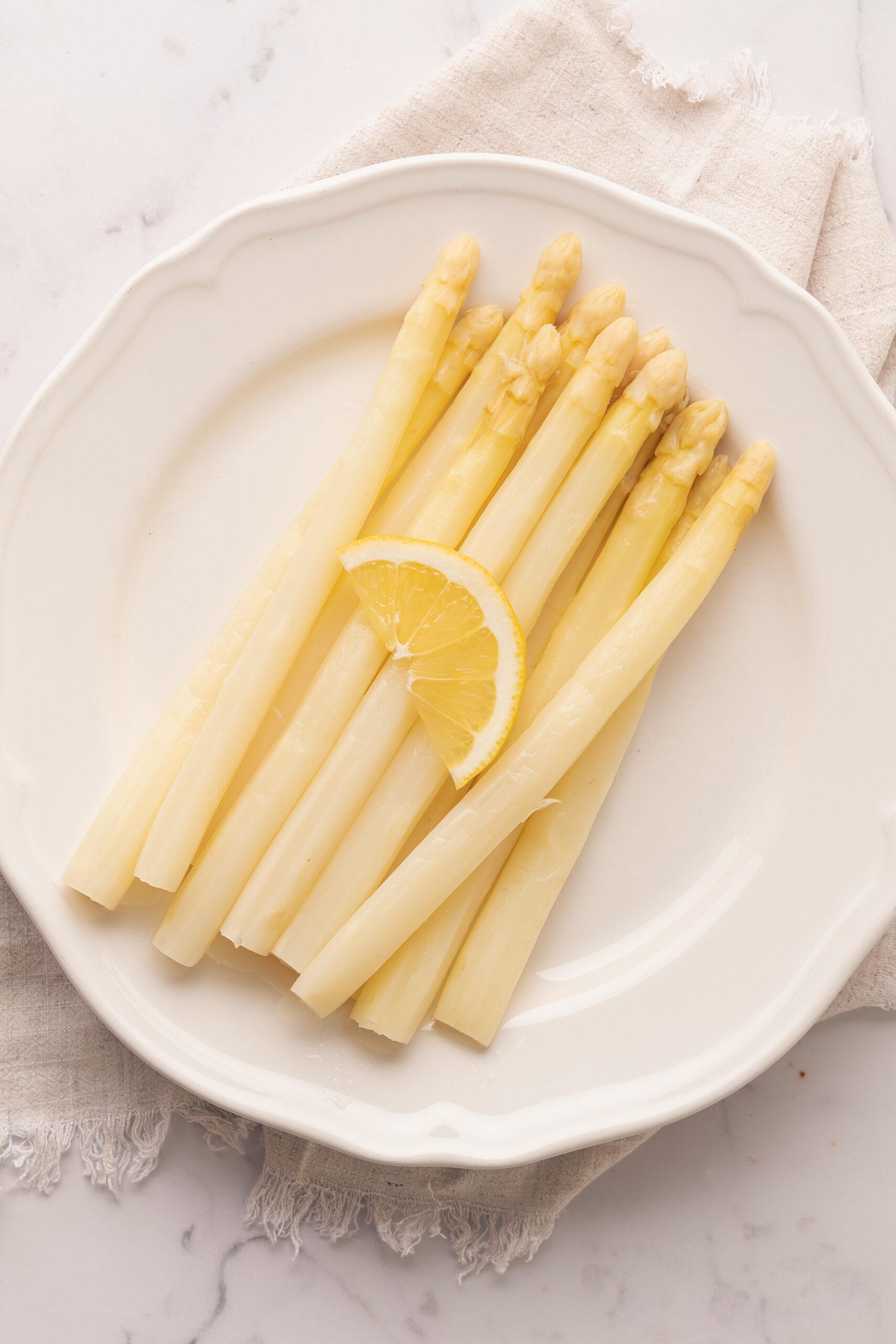 Accompagnement parfait ‌: idées de sauces et garnitures pour sublimer vos asperges