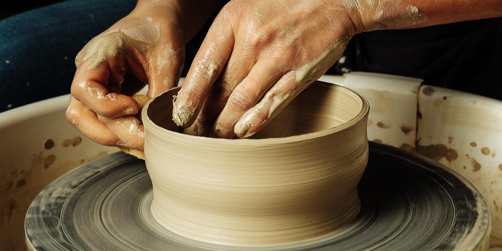 Les outils indispensables pour débuter dans lart de la poterie
