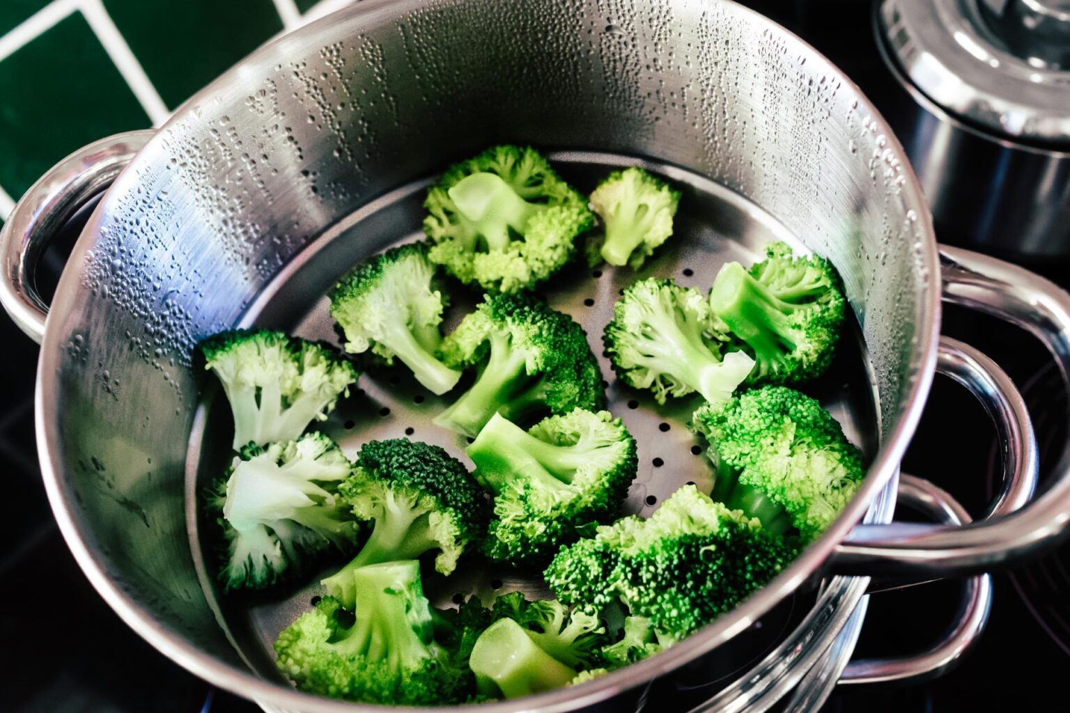 Comment faire cuire des pommes de terre au micro ondes - On Fait Comment
