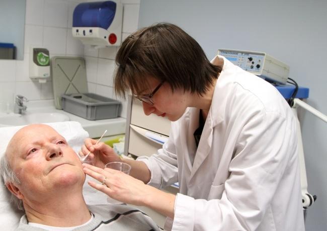 Soins professionnels : quand consulter un dermatologue